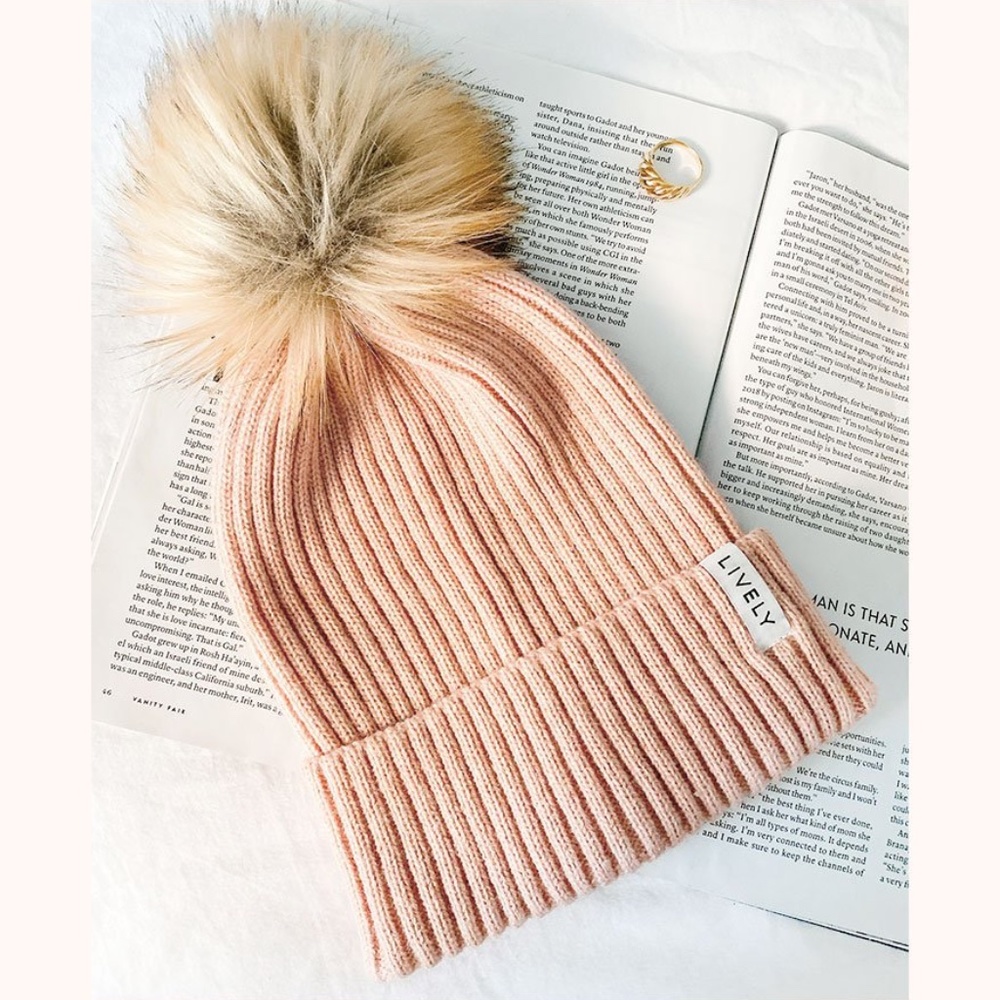 NWT Lively It-Girl Pom Beanie Pink